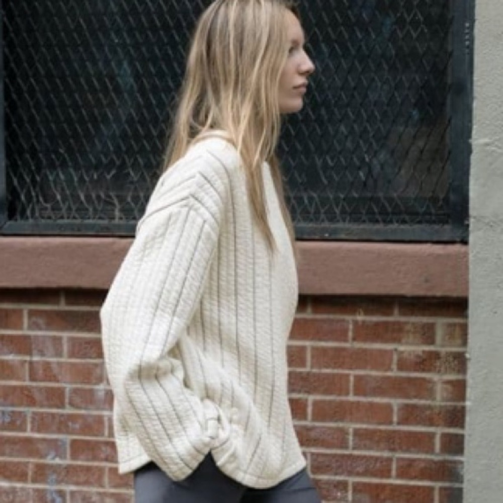 Zara cream and black quilted sweatshirt side snaps size small